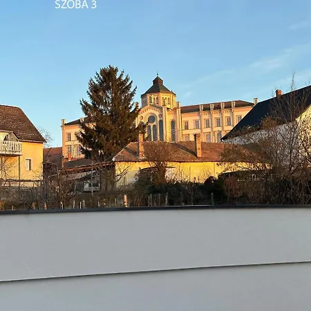 Dunapart Vendeghaz Pensjonat *