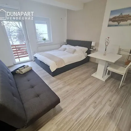 Dunapart Vendeghaz